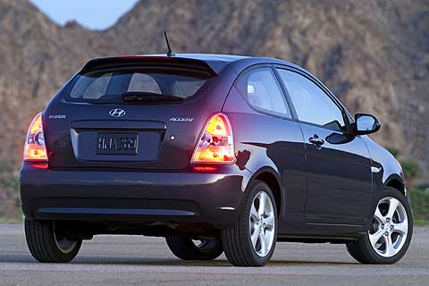 Hyundaidoor Hatchback on Side View Of The 2007 Hyundai Accent Compact Economy 3 Door Hatchback
