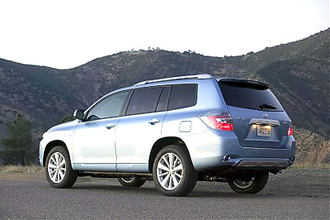 The Highlander Hybrid starts at $33,700, which is a hefty $6,400 more than the cheapest gas-only Highlander.